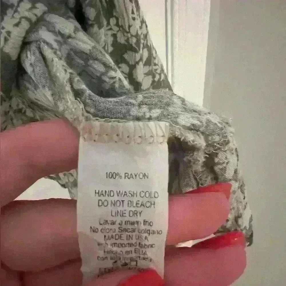 Women’s flowy blouse - Picture 2 of 4